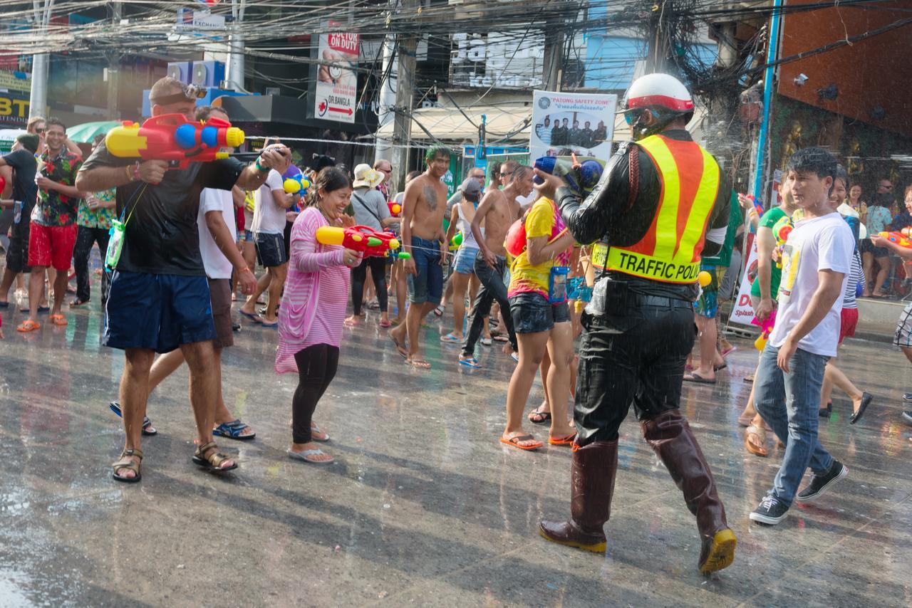 فندق أزور إن بوكيت Patong المظهر الخارجي الصورة